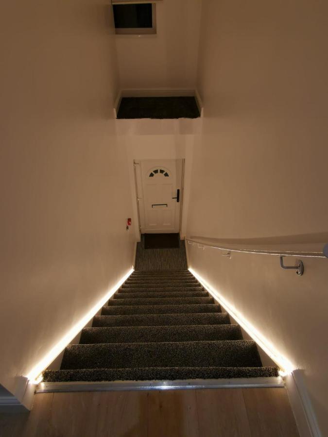 Three Bedroom Modern Apartment By Luton Airport And Luton Station 외부 사진