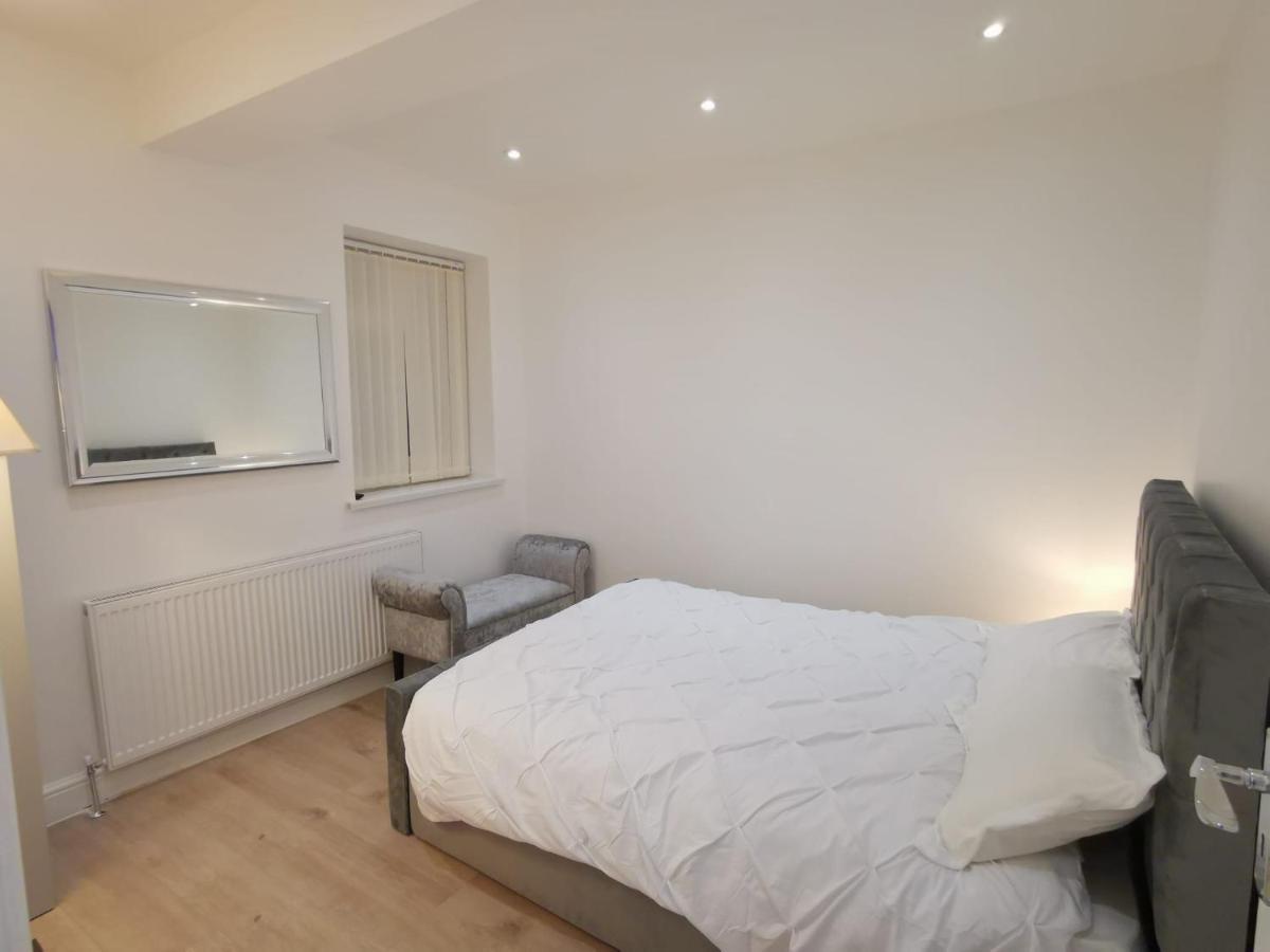 Three Bedroom Modern Apartment By Luton Airport And Luton Station 외부 사진