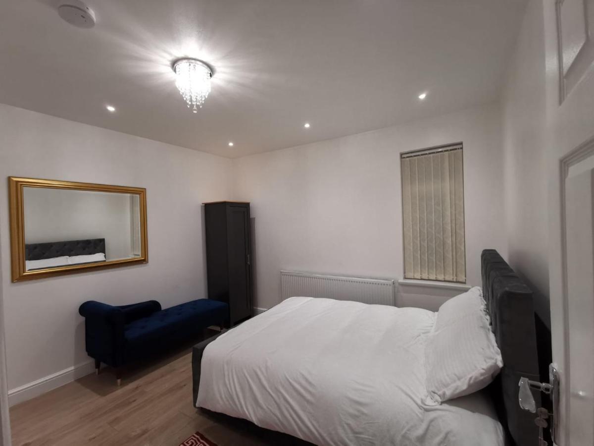 Three Bedroom Modern Apartment By Luton Airport And Luton Station 외부 사진